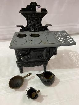 Child's Cast Iron Stove-Missing 2-Burner Covers
