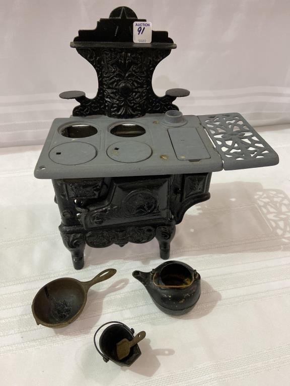 Child's Cast Iron Stove-Missing 2-Burner Covers