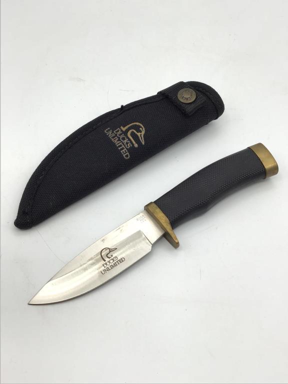 Ducks Unlimited 3 1/2 Inch Fixed Blade Buck