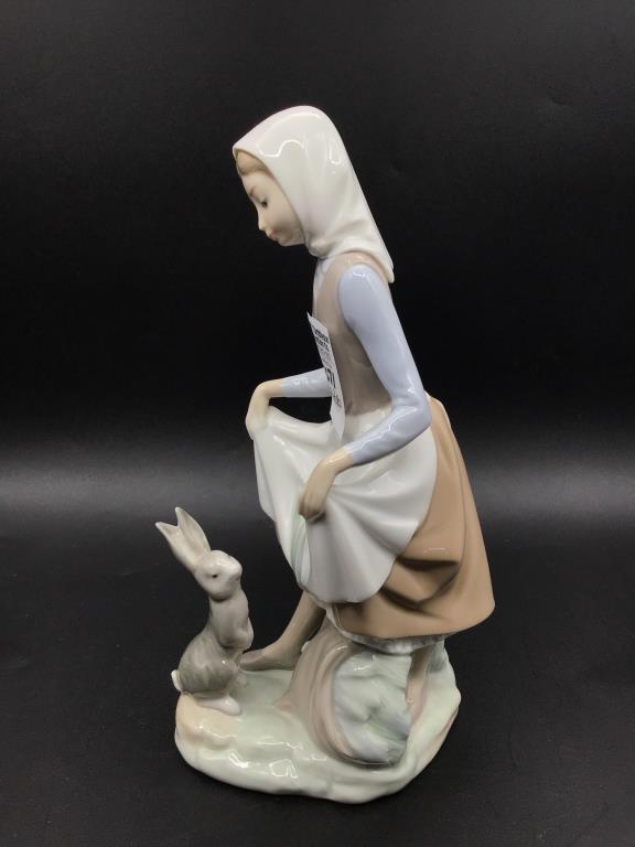 Lladro Porcelain Figurine-Girl w/ Bunny