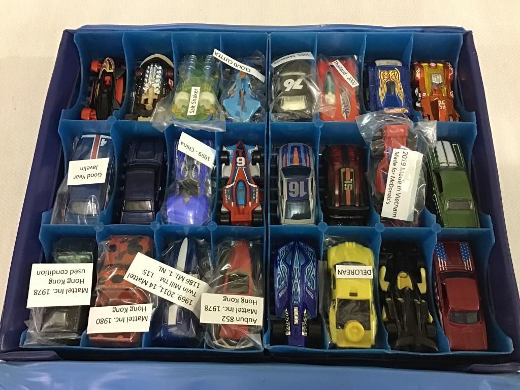 Collector Car Case Filled w/ 48 Various Hot