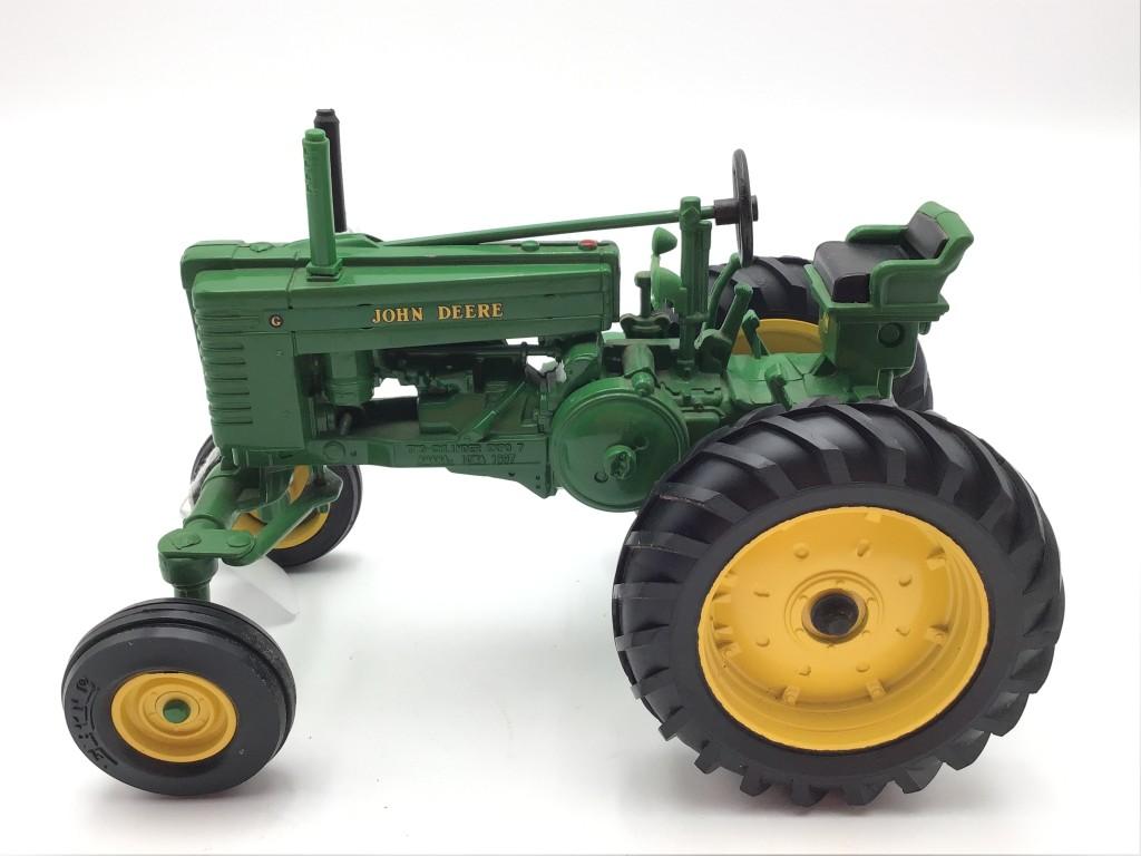 1/16 Scale John Deere G Toy Tractor by Ertl