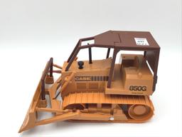 Lot of 2 Case Toys Including 850G Long Track