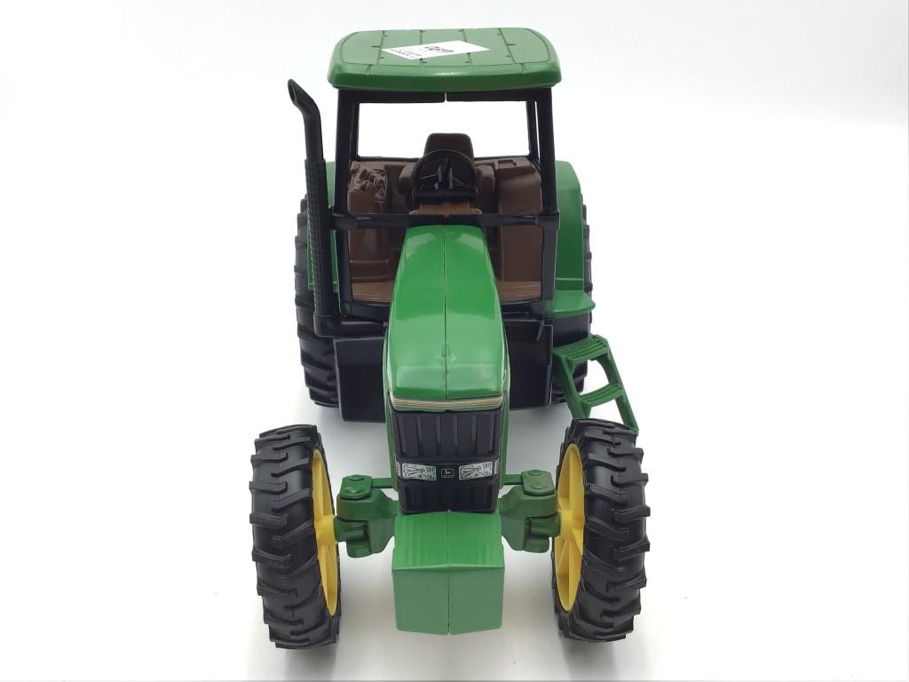 1/16 Scale John Deere 7600 Toy Tractor