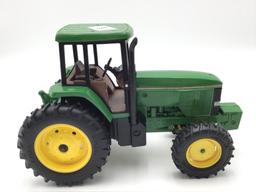 1/16 Scale John Deere 7600 Toy Tractor