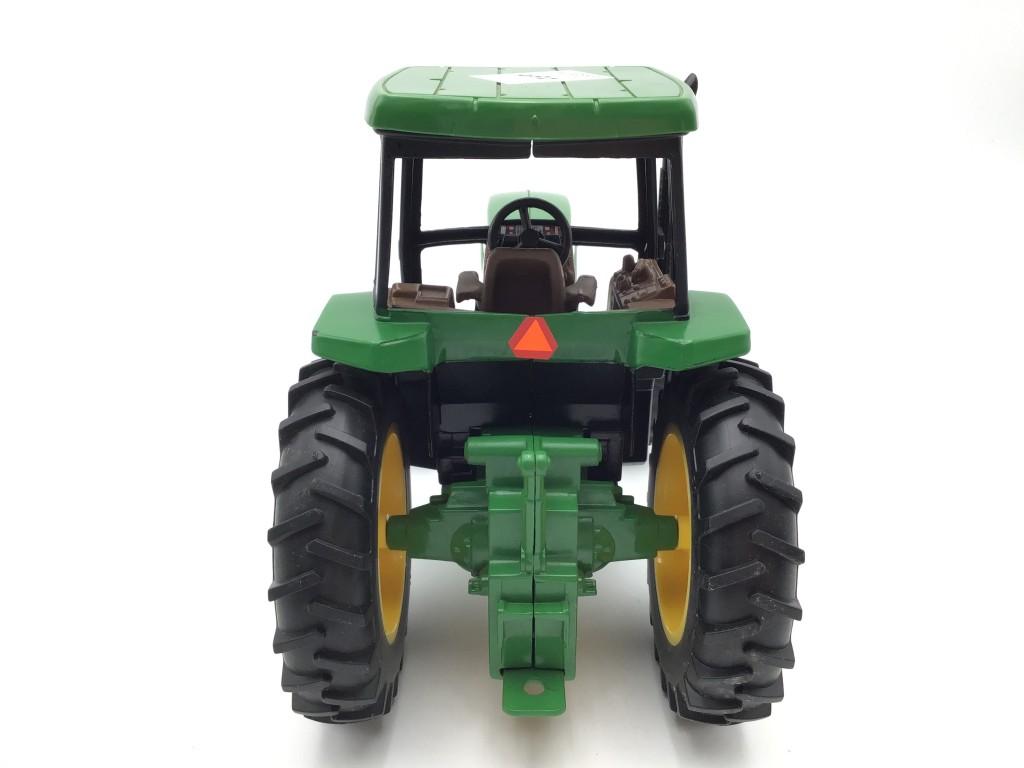 1/16 Scale John Deere 7600 Toy Tractor