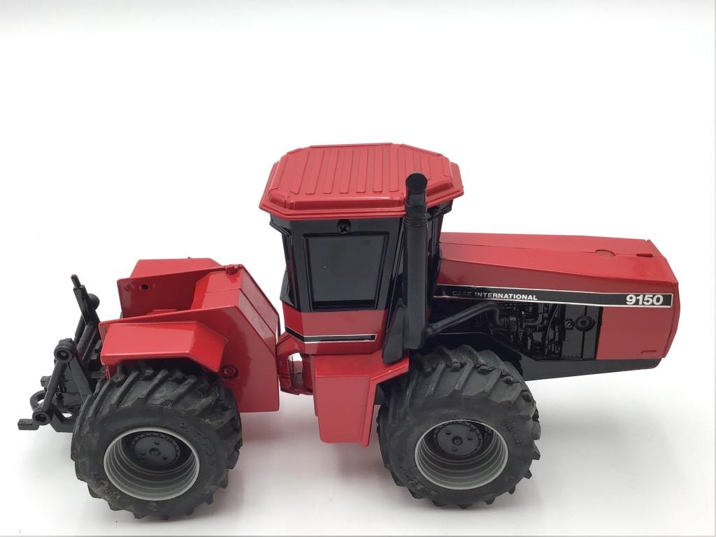 Group of Smaller Scale Case & Versatile Toy