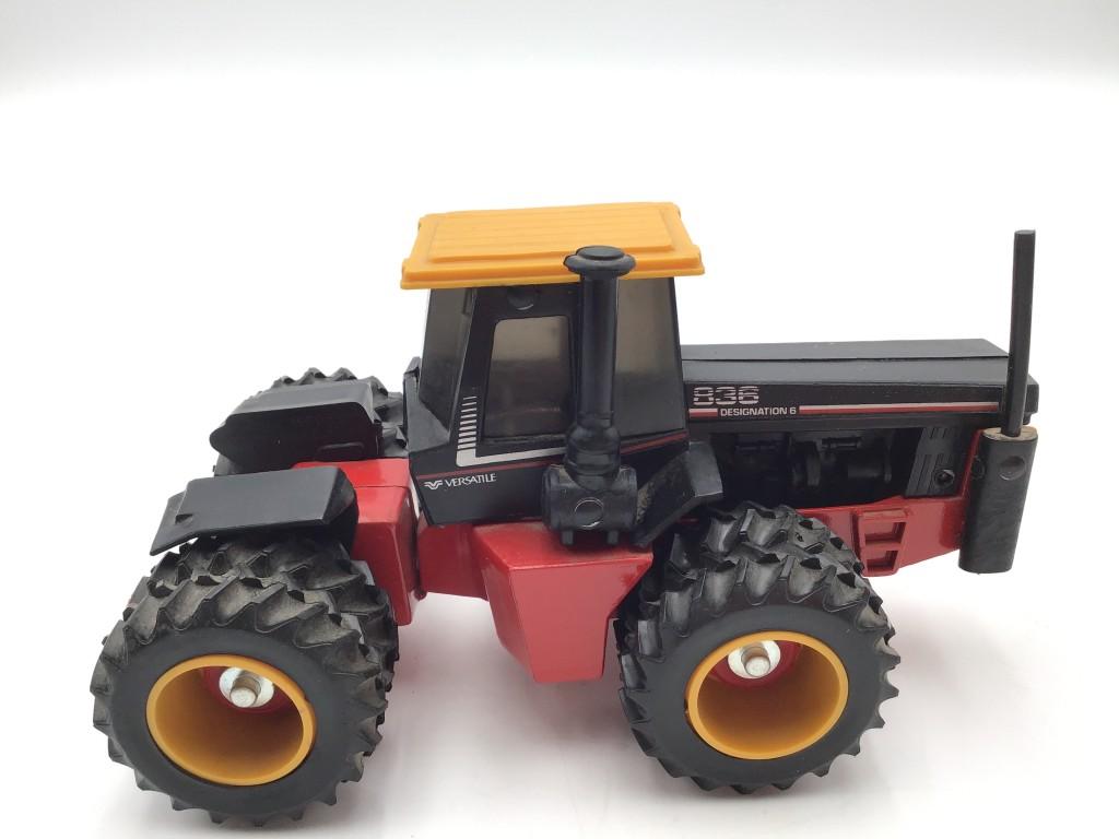 Group of Smaller Scale Case & Versatile Toy