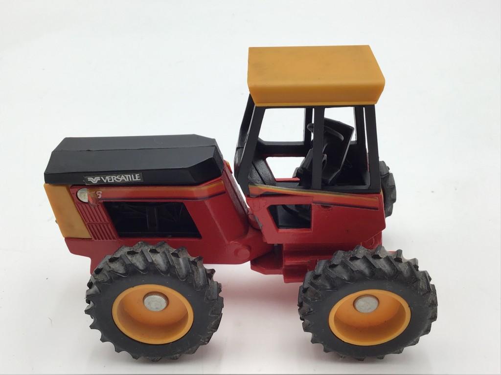 Group of Smaller Scale Case & Versatile Toy