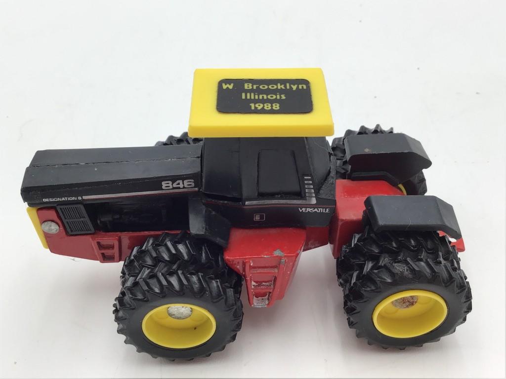 Group of Smaller Scale Case & Versatile Toy