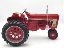 Like New Lg. 1/8 Scale McCormick Farmall 806