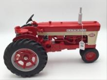 Like New Lg. 1/8 Scale McCormick Farmall 560