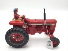 1/16 Scale International Farmall 826 Toy Tractor