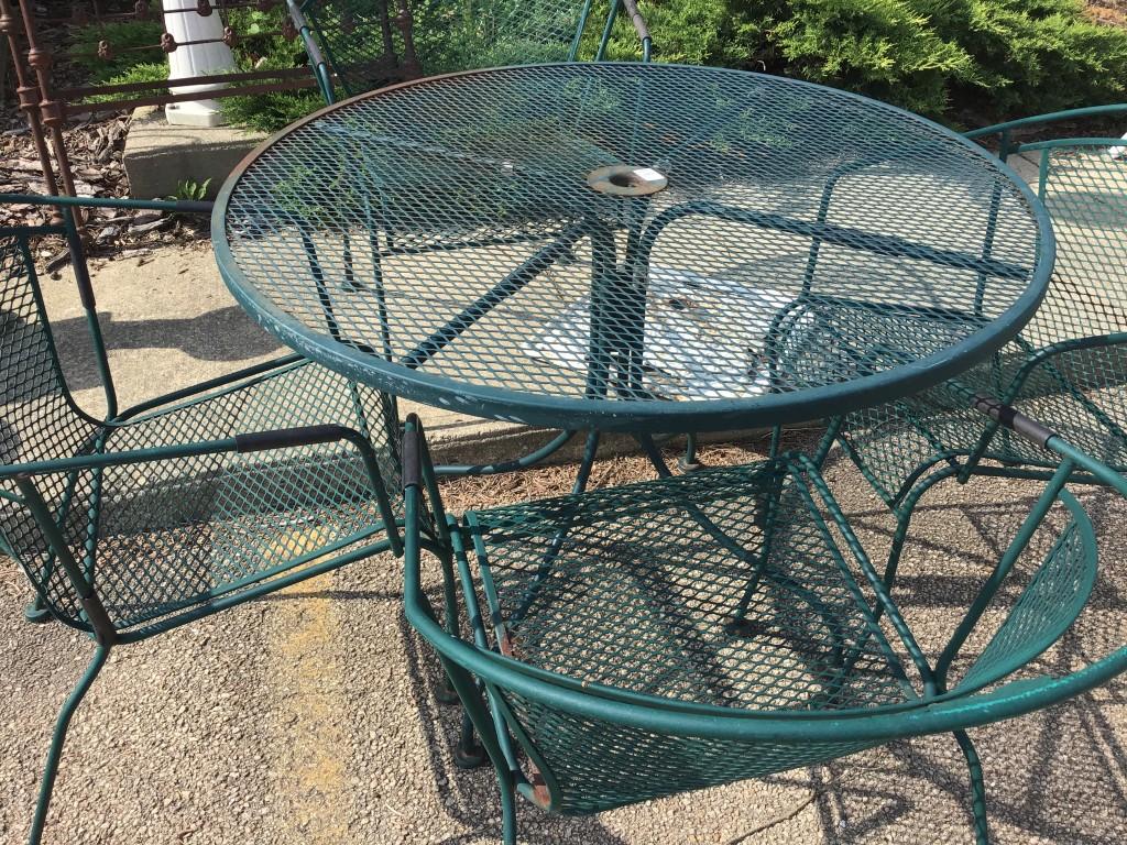 Metal Green Paint Patio Table w/ 4 Chairs
