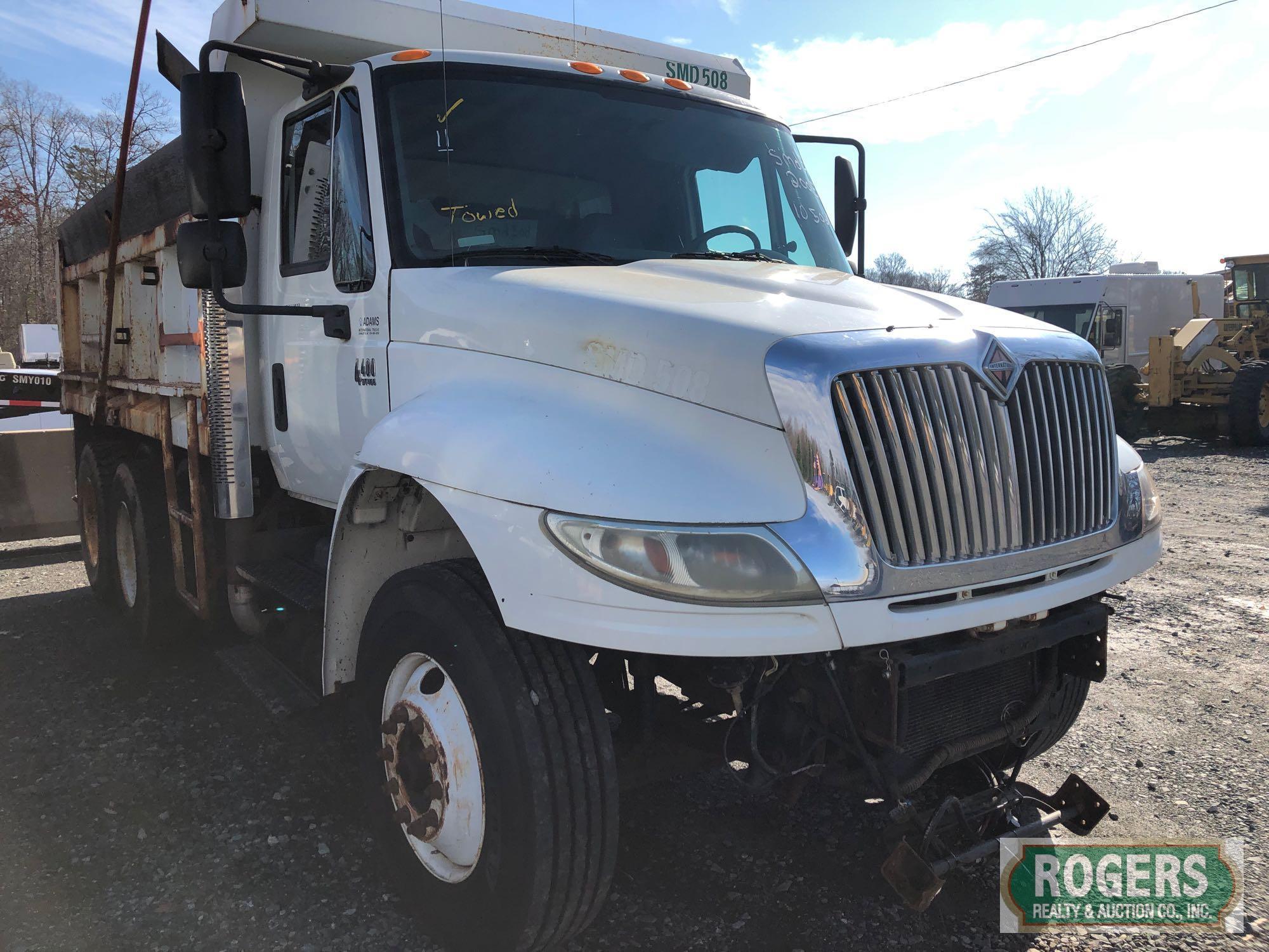 2005 -INTERNATIONAL 4400 - DUMP TRUCK