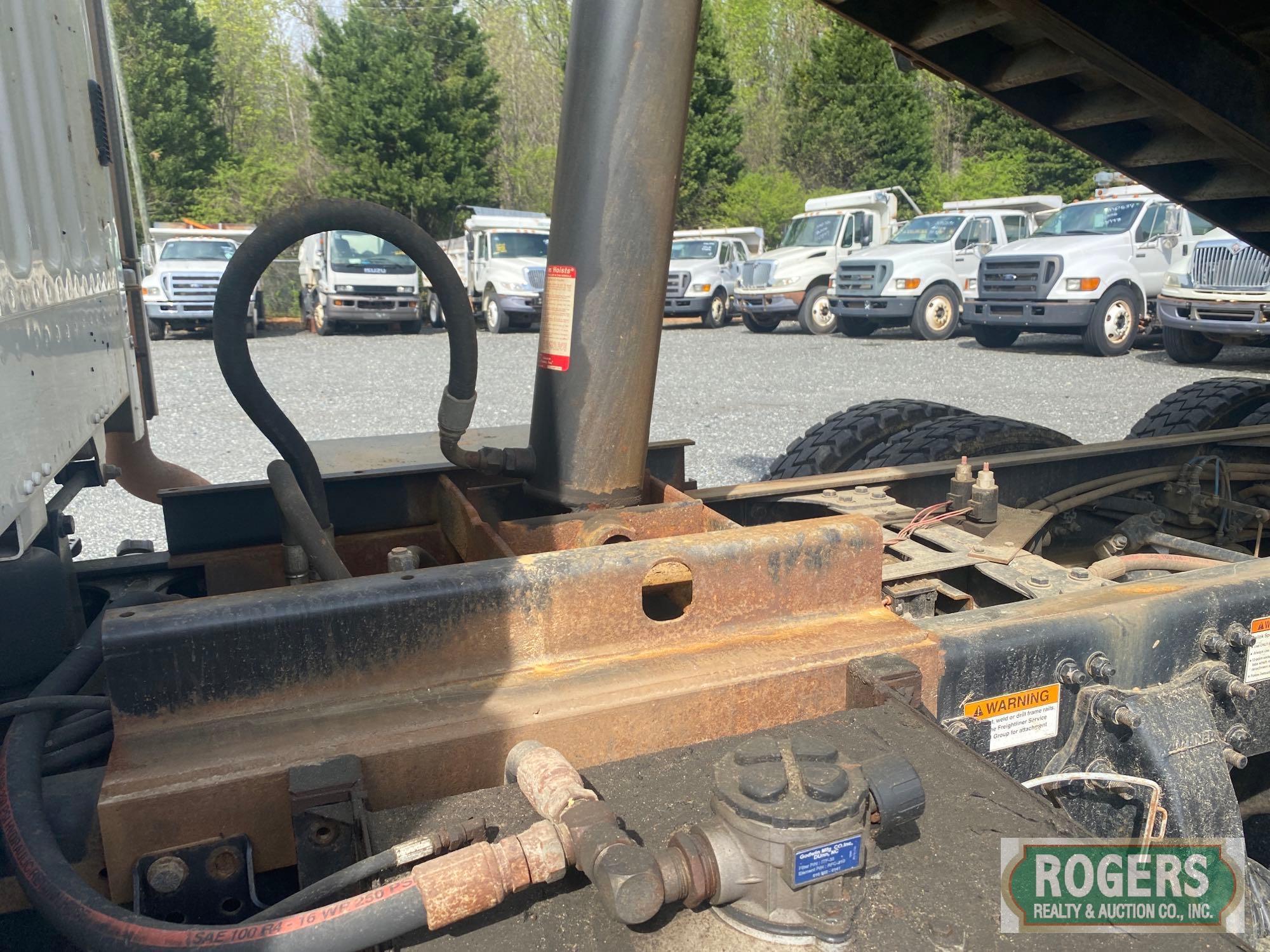 2010 FREIGHTLINER M2106