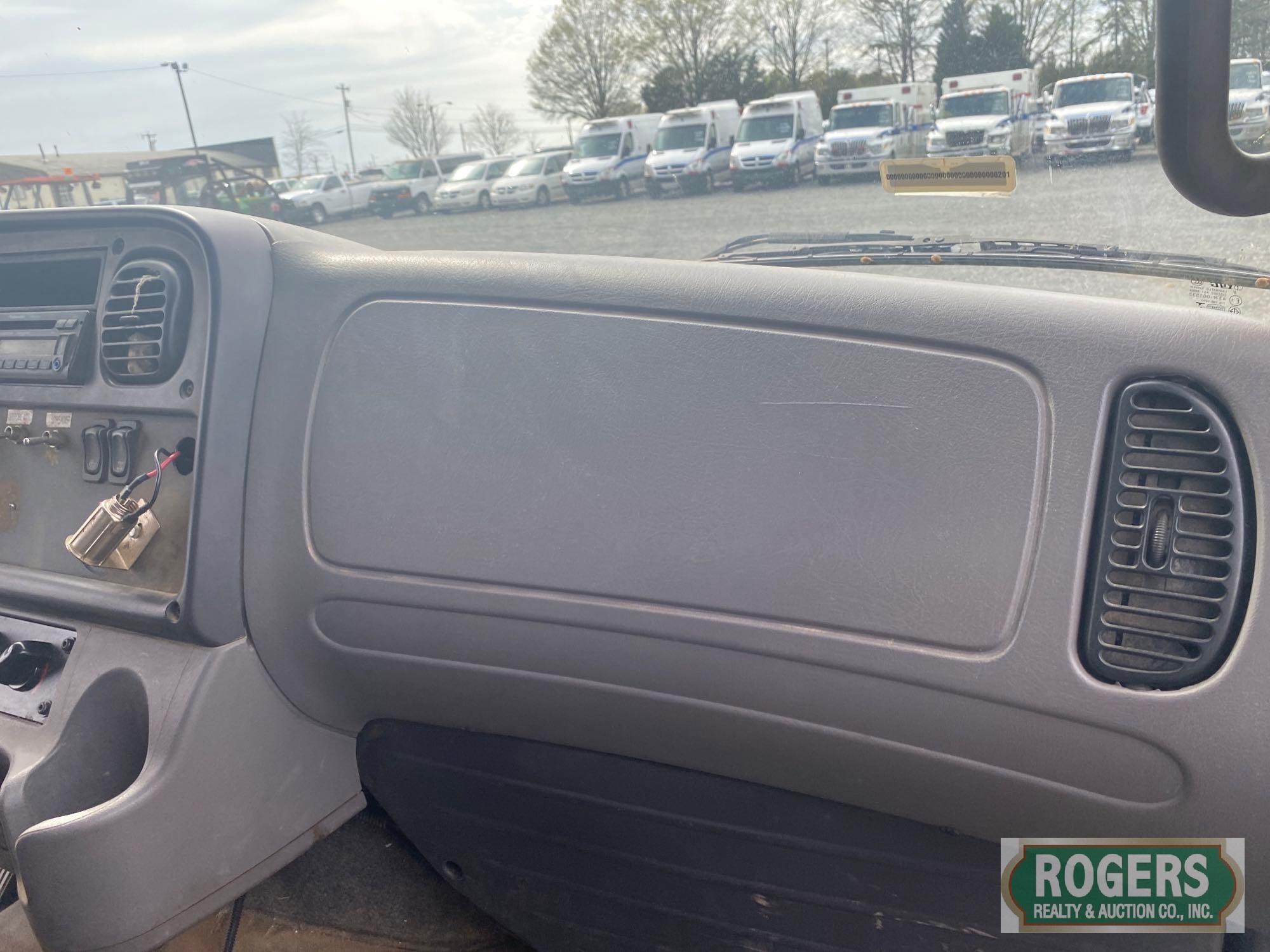 2010 FREIGHTLINER M2106