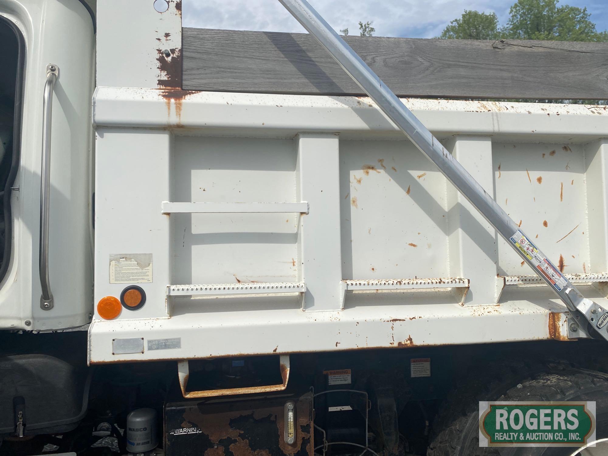 2010 FREIGHTLINER M2106