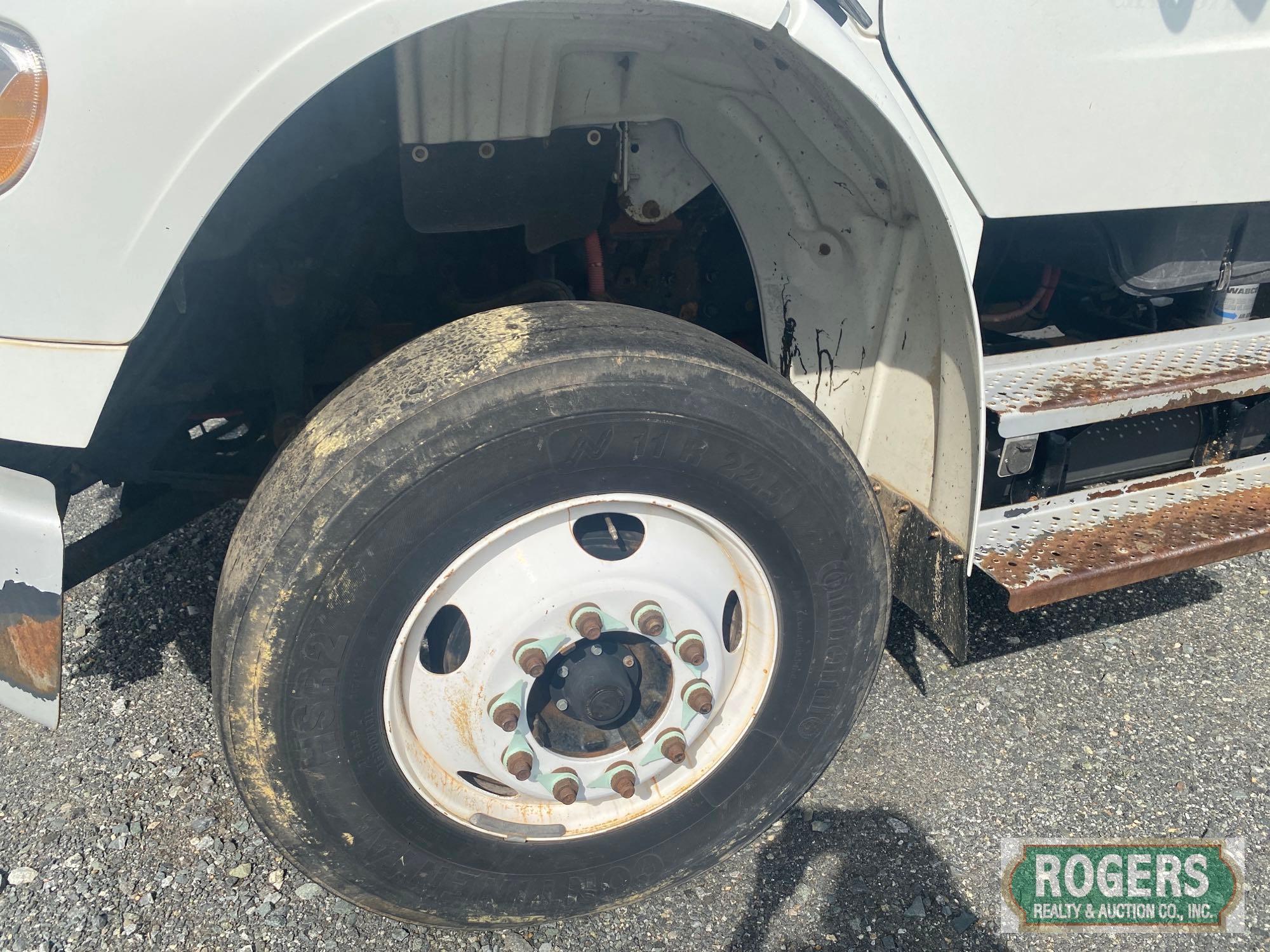 2010 FREIGHTLINER M2106