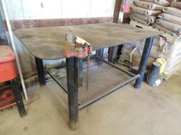 LOT: 49 in. x 80 in. Welding Bench with Ridgid Top Screw Chain Vise (LOCATED IN HENNESSEY, OK. - IN