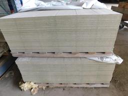 LOT: (100) Hardie Panel 4' x 10' Vertical Siding