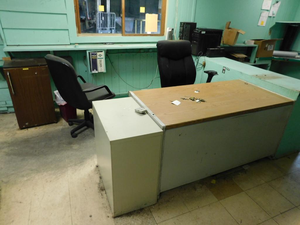 LOT: Contents of Offices: Desks, Chairs, File Cabinets, Monitors (NO TOWERS OR PRINTERS)