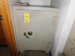 Rolling Combination Safe w/Combination