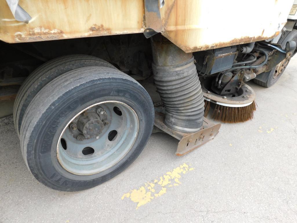2005 GMC W-5500 Sweeper Truck, VIN J8DE5B16257901874, Automatic Transmission, Isuzu 4HKITC Turbo