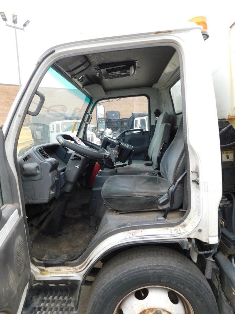 2005 GMC W-5500 Sweeper Truck, VIN J8DE5B16257901874, Automatic Transmission, Isuzu 4HKITC Turbo