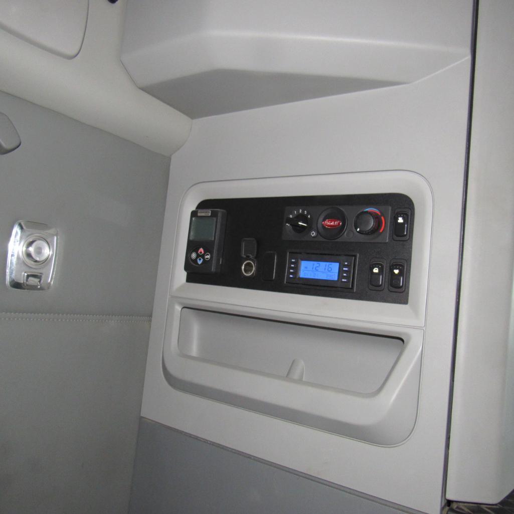 2020 Kenworth T680 Sleeper Truck, VIN 1XKYD49X7LJ221452, Automatic Transmission, Cummins X15 Turbo
