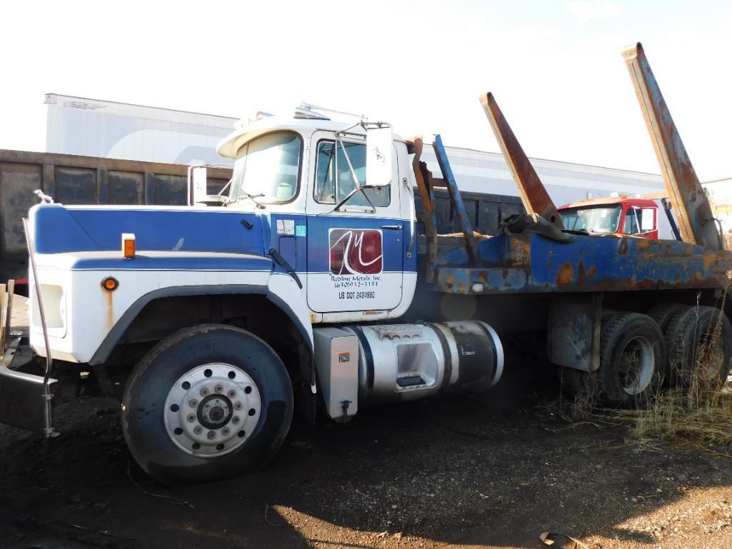 Mack RB690S Lugger Truck, VIN 1M2AM20C7WM003067, Maxitorque 6-Speed Extended Range Transmission,