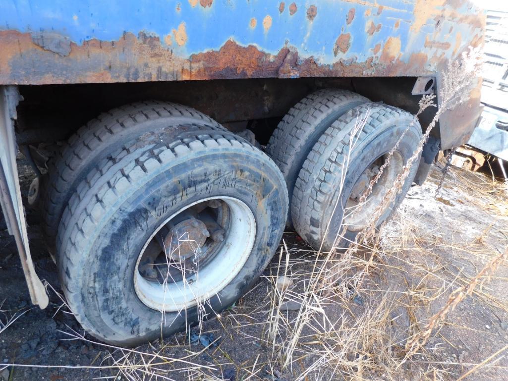 Mack RB690S Lugger Truck, VIN 1M2AM20C7WM003067, Maxitorque 6-Speed Extended Range Transmission,