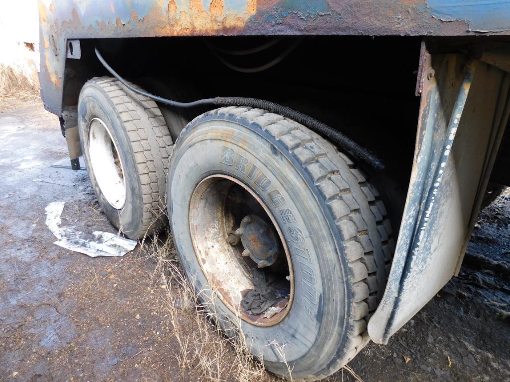 Mack RB690S Lugger Truck, VIN 1M2AM20C7WM003067, Maxitorque 6-Speed Extended Range Transmission,