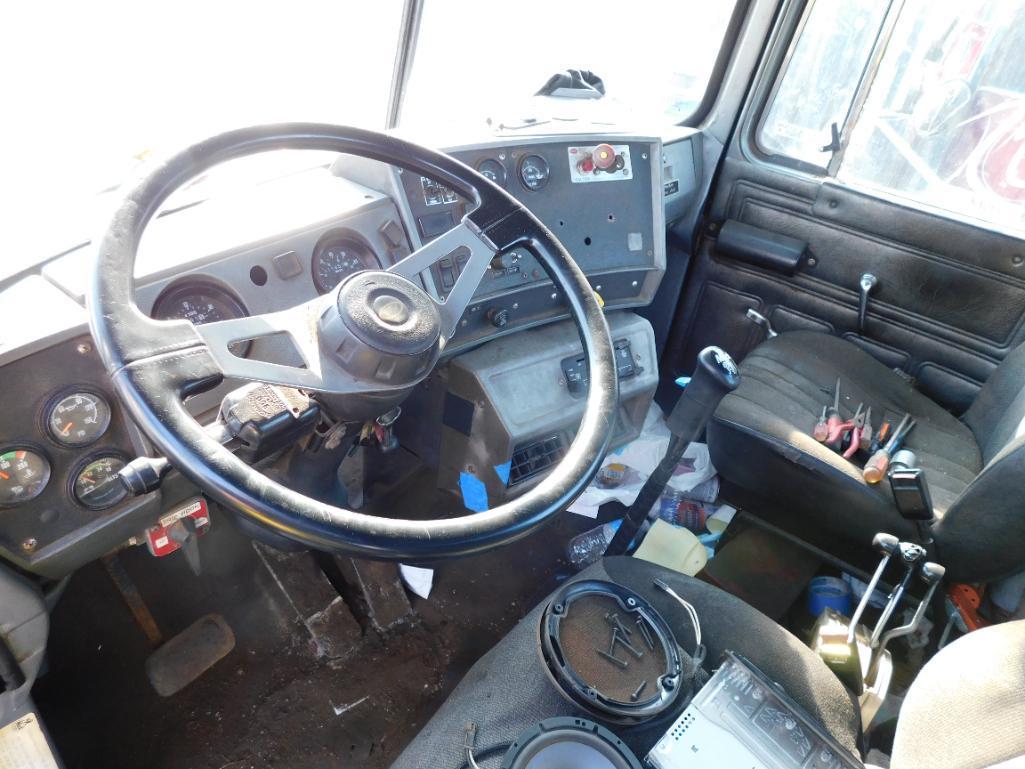 Mack RB690S Lugger Truck, VIN 1M2AM20C7WM003067, Maxitorque 6-Speed Extended Range Transmission,