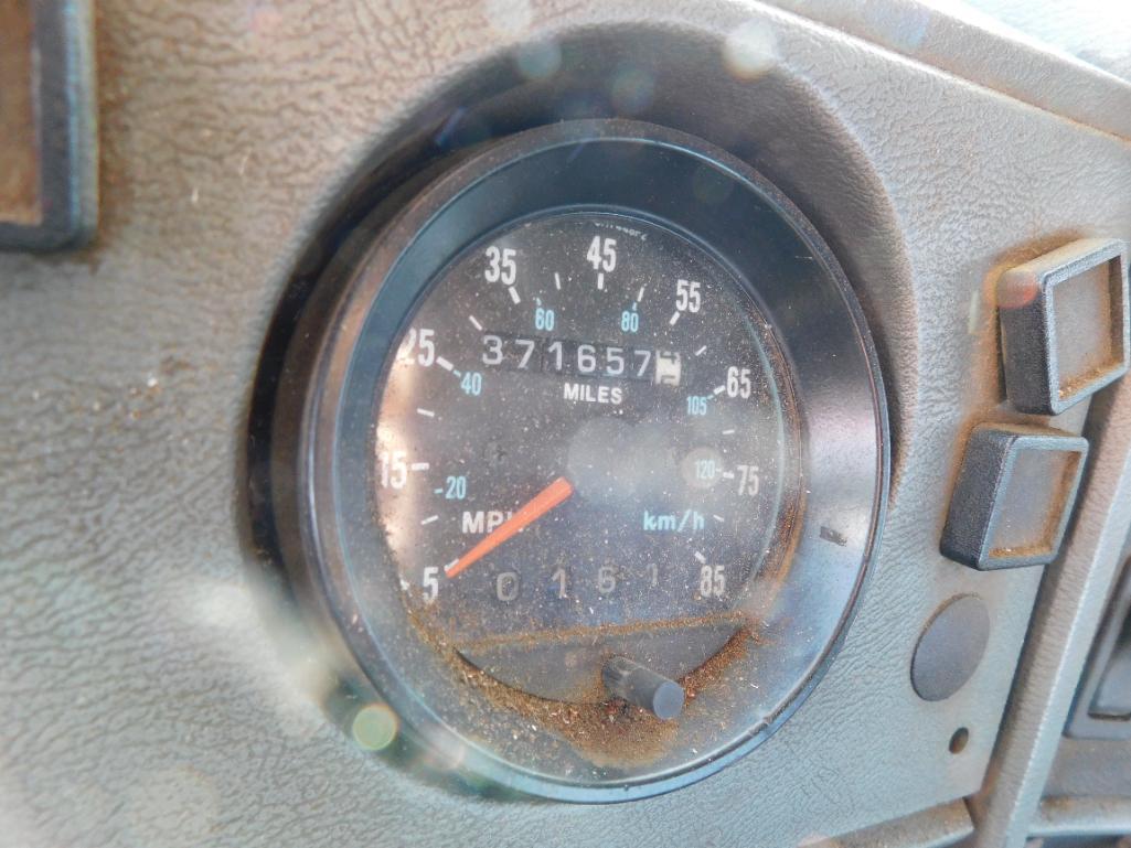 Mack RB690S Lugger Truck, VIN 1M2AM20C7WM003067, Maxitorque 6-Speed Extended Range Transmission,