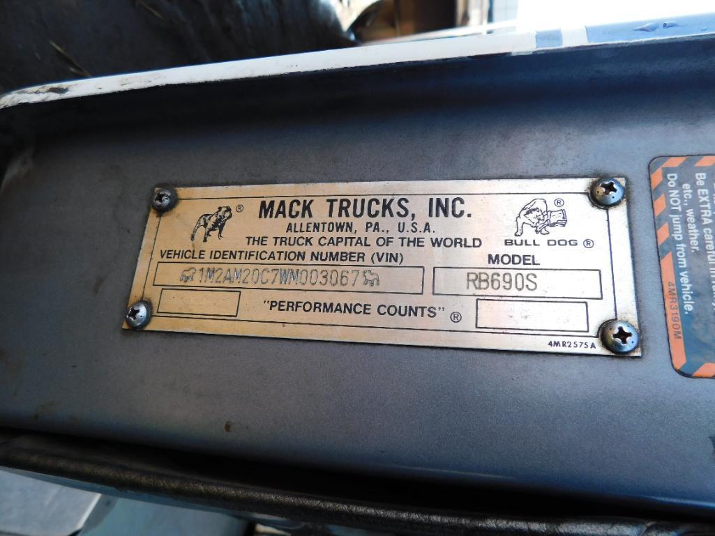 Mack RB690S Lugger Truck, VIN 1M2AM20C7WM003067, Maxitorque 6-Speed Extended Range Transmission,