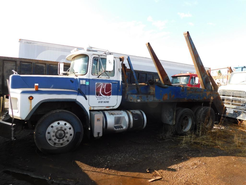 Mack RB690S Lugger Truck, VIN 1M2AM20C7WM003067, Maxitorque 6-Speed Extended Range Transmission,