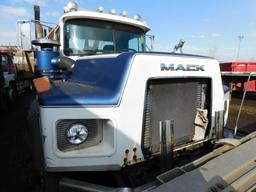 Mack RB690S Lugger Truck, VIN 1M2AM20C7WM003067, Maxitorque 6-Speed Extended Range Transmission,