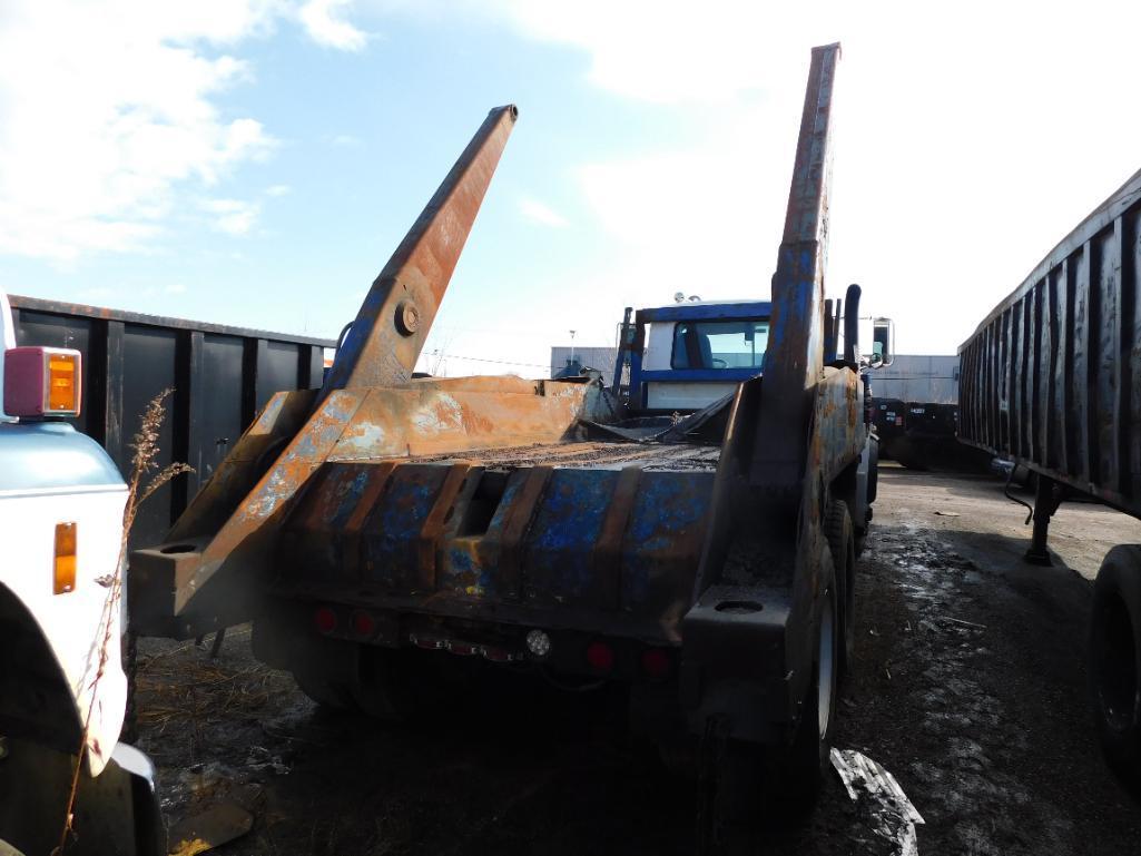 Mack RB690S Lugger Truck, VIN 1M2AM20C7WM003067, Maxitorque 6-Speed Extended Range Transmission,