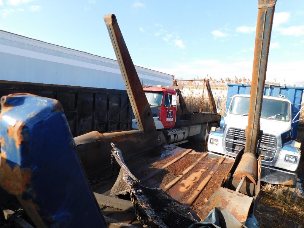 Mack RB690S Lugger Truck, VIN 1M2AM20C7WM003067, Maxitorque 6-Speed Extended Range Transmission,