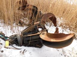 Bateman 4-Tine Hydraulic Grapple (LOCATED AT: 1255 Gifford Rd., Elgin, IL 60120 )