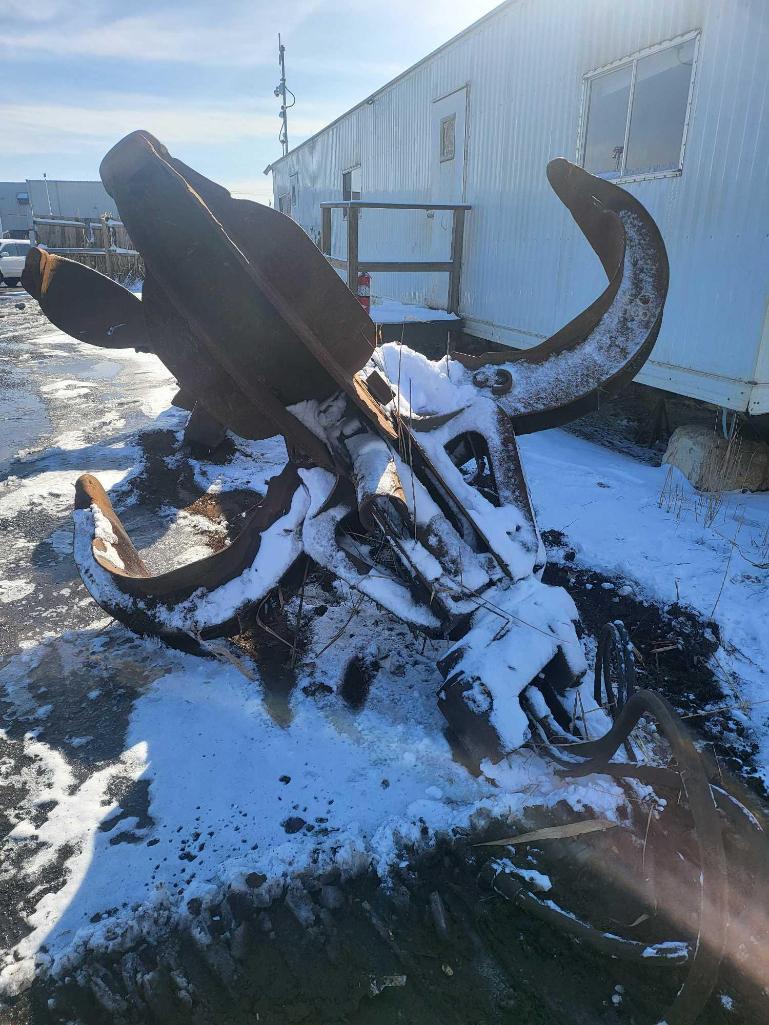 Bateman 4-Tine Hydraulic Grapple (LOCATED AT: 1255 Gifford Rd., Elgin, IL 60120 )