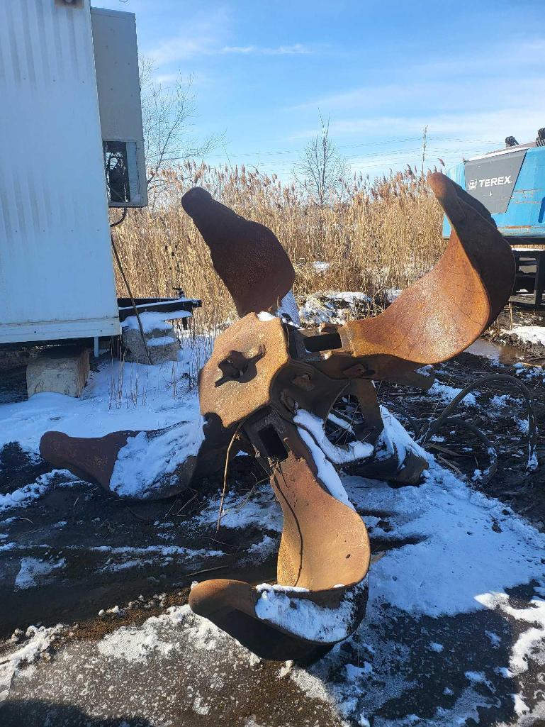 Bateman 4-Tine Hydraulic Grapple (LOCATED AT: 1255 Gifford Rd., Elgin, IL 60120 )