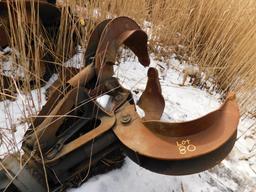 Bateman 4-Tine Hydraulic Grapple (LOCATED AT: 1255 Gifford Rd., Elgin, IL 60120 )
