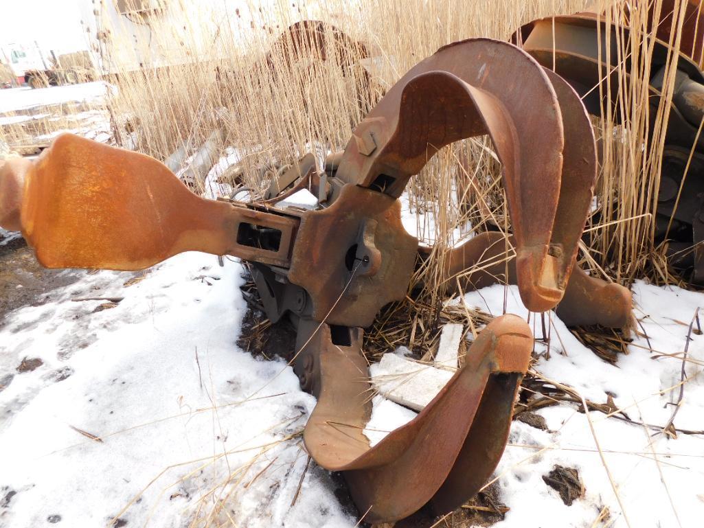 Bateman 4-Tine Hydraulic Grapple (LOCATED AT: 1255 Gifford Rd., Elgin, IL 60120 )