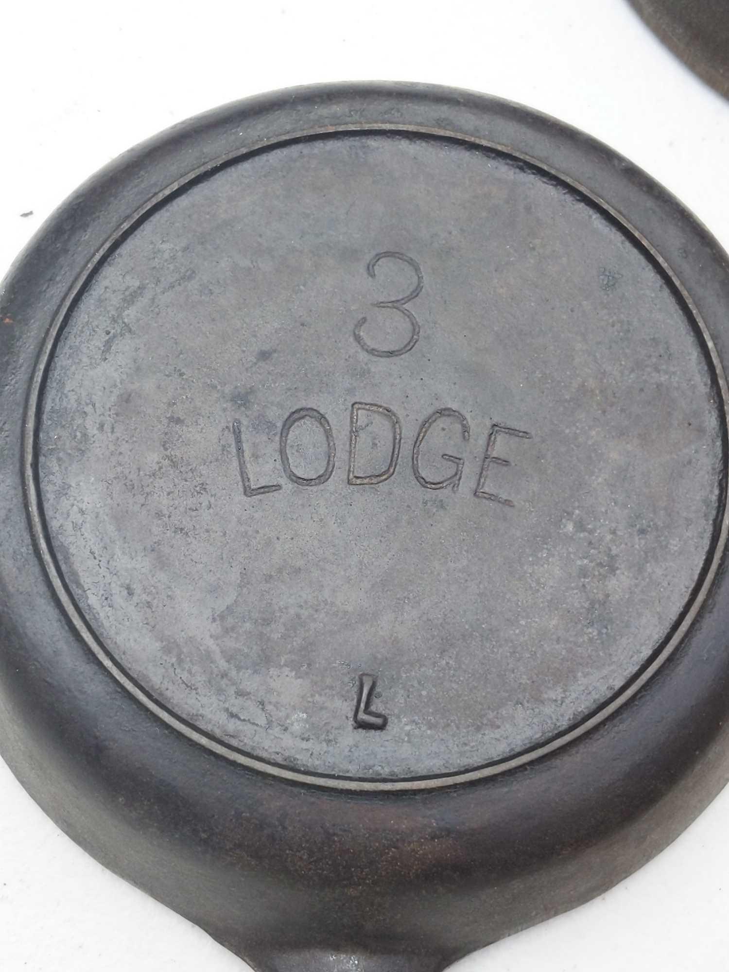 SK (5D), Lodge (L & 3SK) & Long Life 1753 - 4 Cast iron Skillet Lot