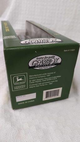 John Deere mechanical coin bank gas pump 1920 - Gearbox