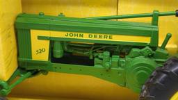 Ertl John Deere 520 Tractor 1:16 scale