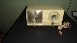 GENERAL ELECTRIC CLOCK RADIO 11X6X5 - UNTESTED