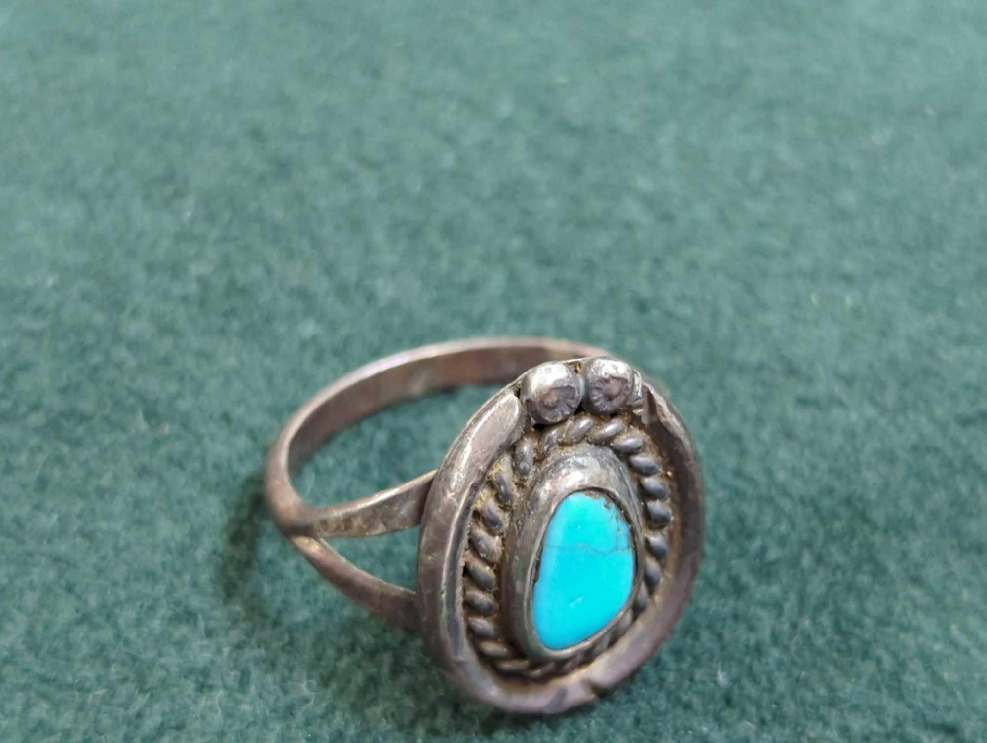 SOME STERLING RINGS IN RING CASE SOME MISSING STONES 40.4g INCLUDING STONE